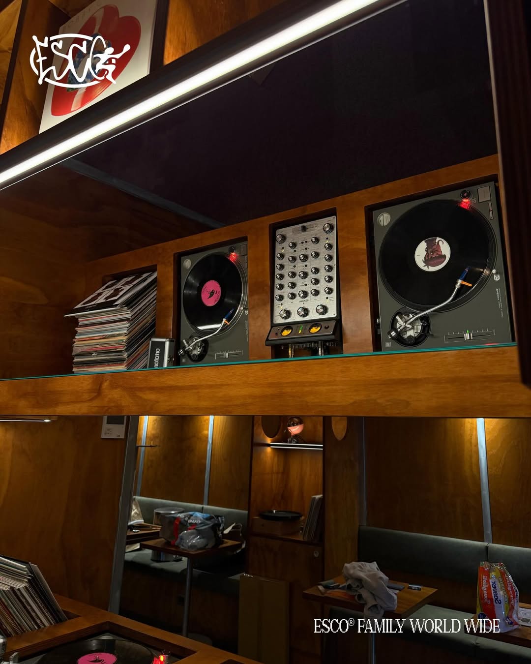 ESCO Bari interior with turntables